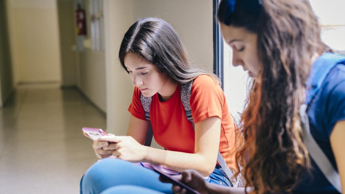 Italia Prohíben Uso De Teléfonos Móviles Durante Clases Parada Visual 